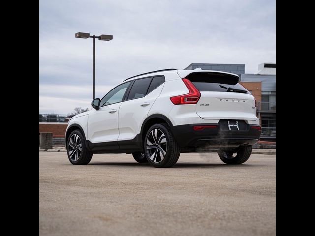 2025 Volvo XC40 Ultra Dark Theme