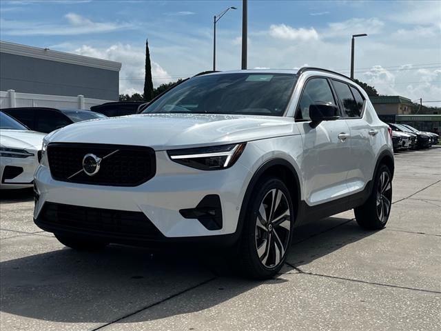 2025 Volvo XC40 Ultra Dark Theme