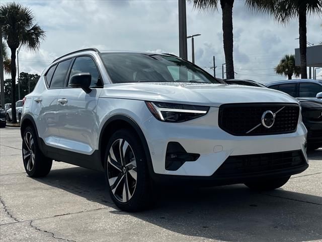 2025 Volvo XC40 Ultra Dark Theme