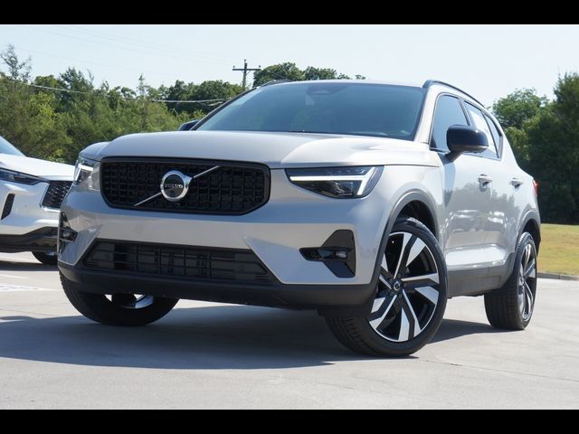 2025 Volvo XC40 Ultra Dark Theme