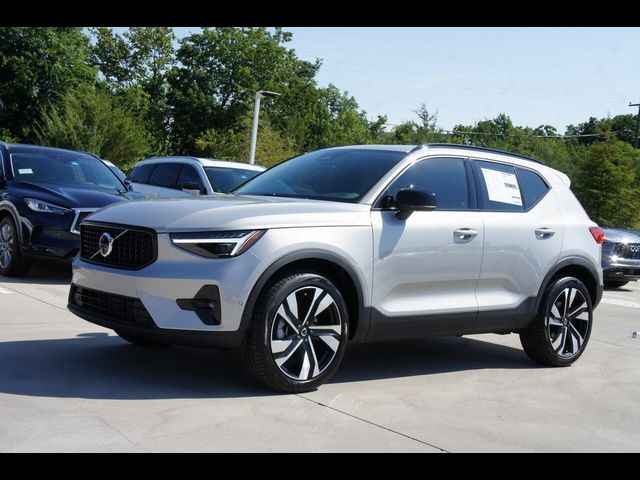 2025 Volvo XC40 Ultra Dark Theme