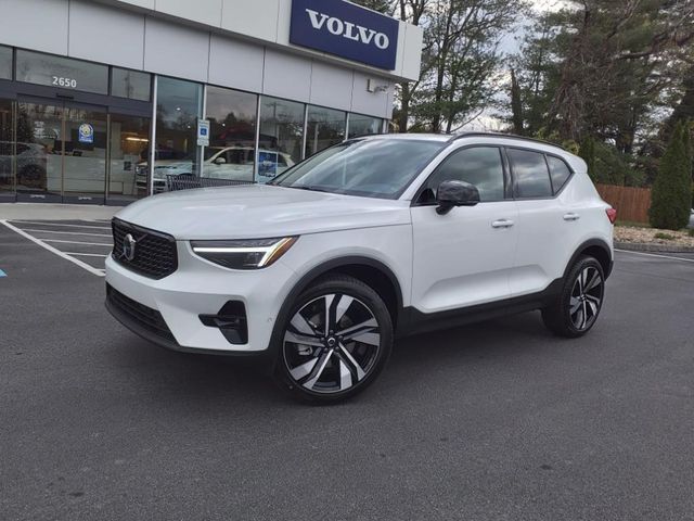 2025 Volvo XC40 Ultra Dark Theme