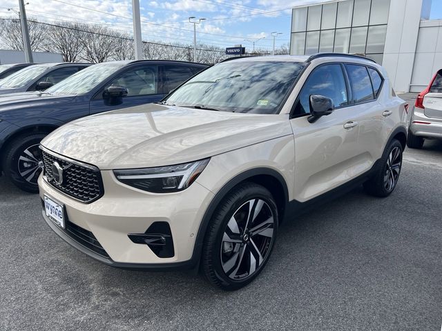 2025 Volvo XC40 Ultra Dark Theme