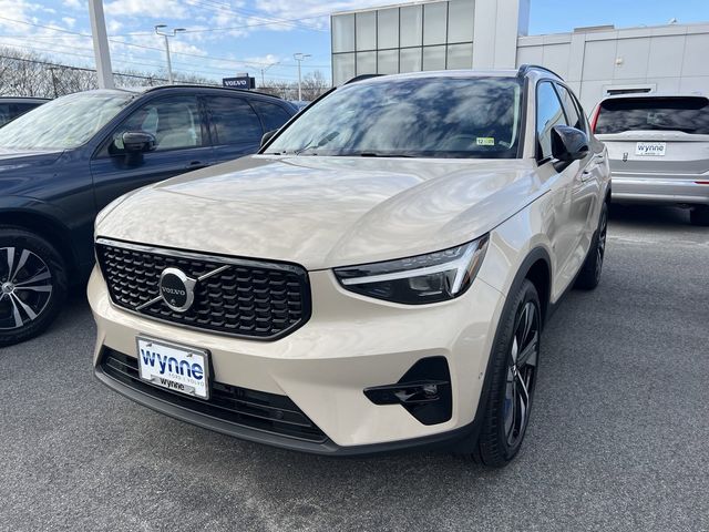 2025 Volvo XC40 Ultra Dark Theme