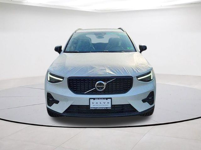 2025 Volvo XC40 Ultra Dark Theme