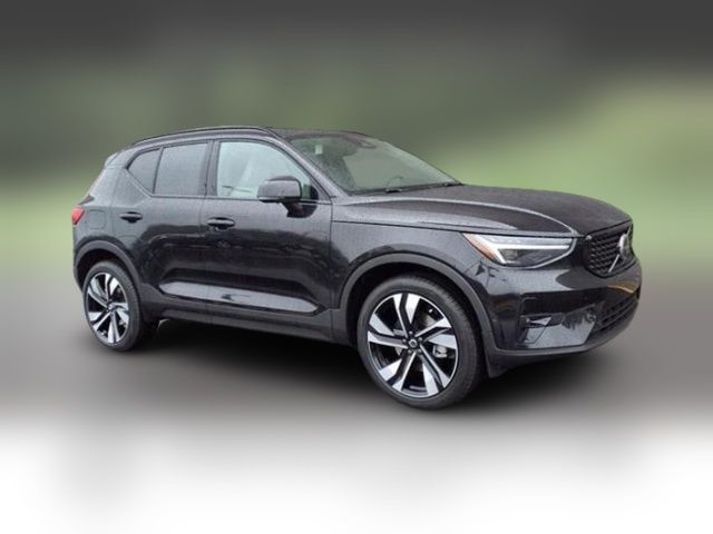 2025 Volvo XC40 Ultra Dark Theme