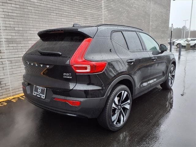 2025 Volvo XC40 Ultra Dark Theme