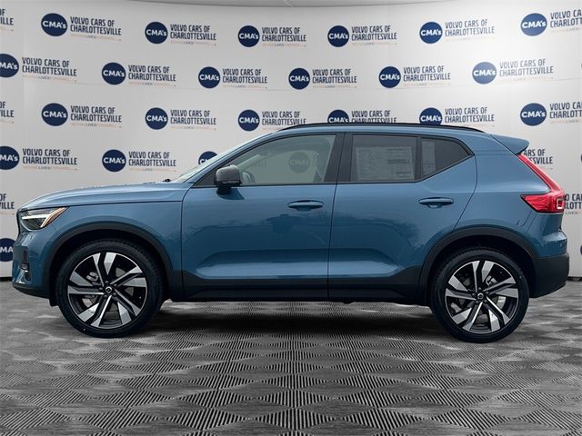 2025 Volvo XC40 Ultra Dark Theme