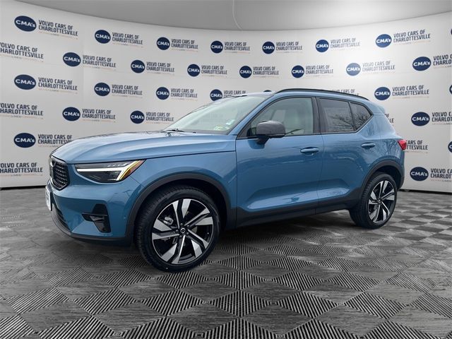 2025 Volvo XC40 Ultra Dark Theme