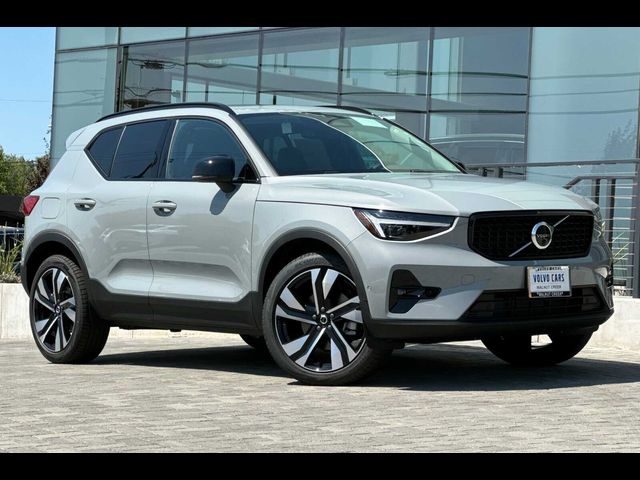 2025 Volvo XC40 Ultra Dark Theme