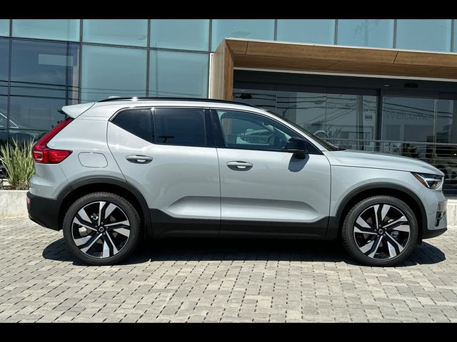 2025 Volvo XC40 Ultra Dark Theme