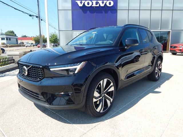 2025 Volvo XC40 Ultra Dark Theme