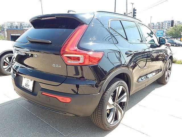 2025 Volvo XC40 Ultra Dark Theme