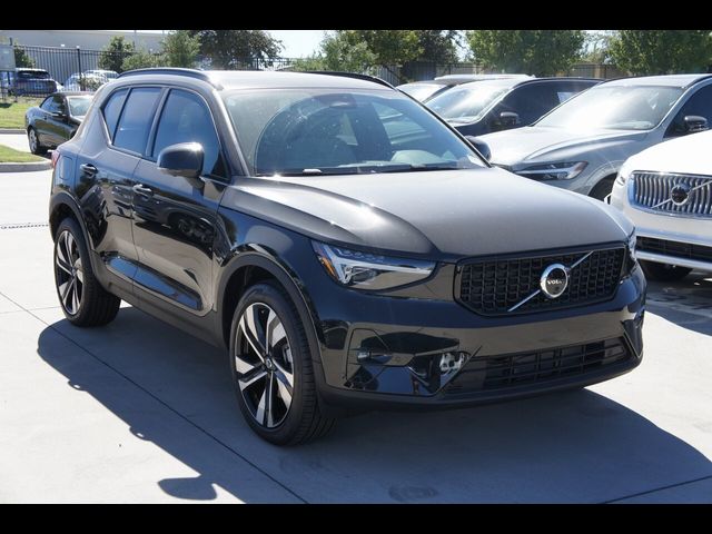 2025 Volvo XC40 Ultra Dark Theme