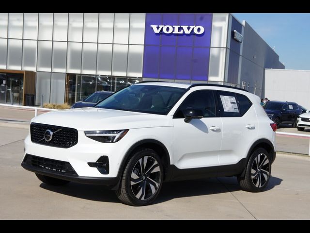 2025 Volvo XC40 Ultra Dark Theme