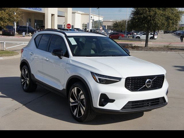 2025 Volvo XC40 Ultra Dark Theme