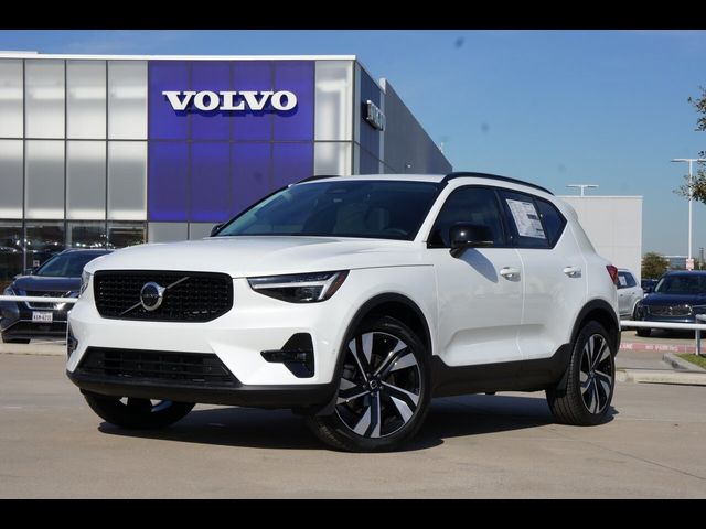 2025 Volvo XC40 Ultra Dark Theme