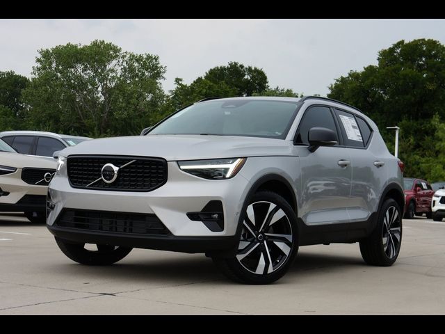 2025 Volvo XC40 Ultra Dark Theme