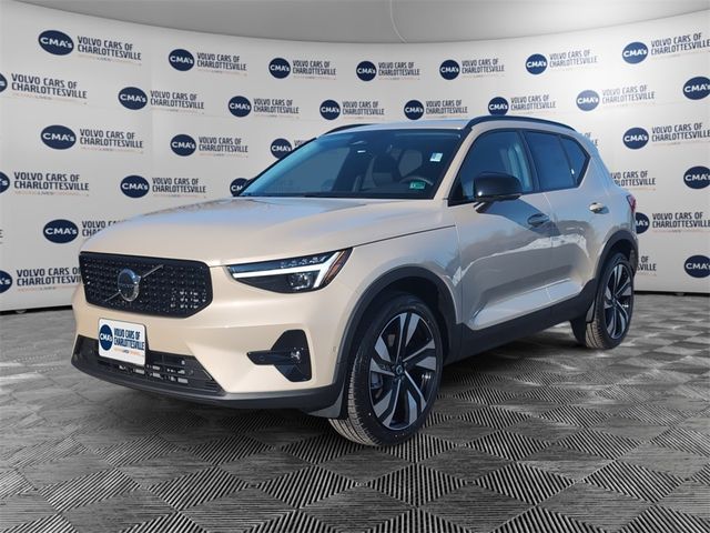 2025 Volvo XC40 Ultra Dark Theme