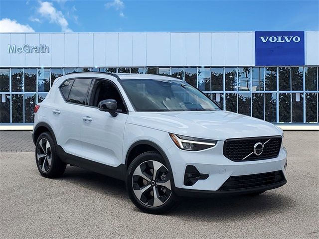 2025 Volvo XC40 Plus Dark Theme