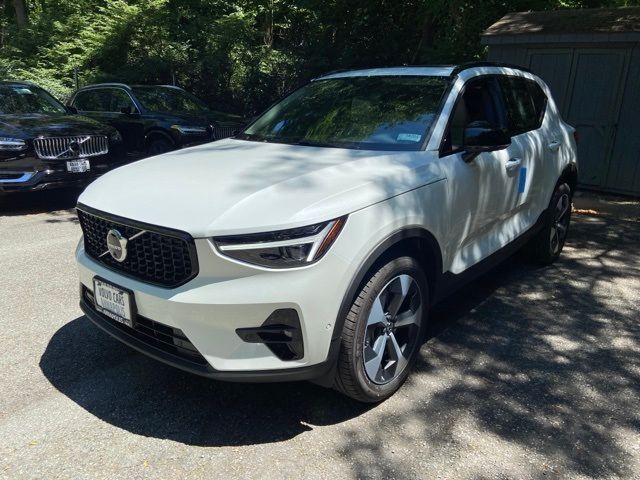 2025 Volvo XC40 Plus Dark Theme