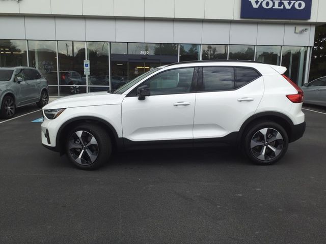 2025 Volvo XC40 Plus Dark Theme