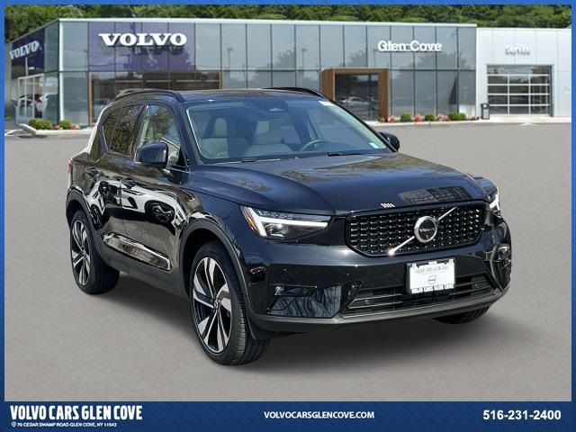 2025 Volvo XC40 Plus Dark Theme