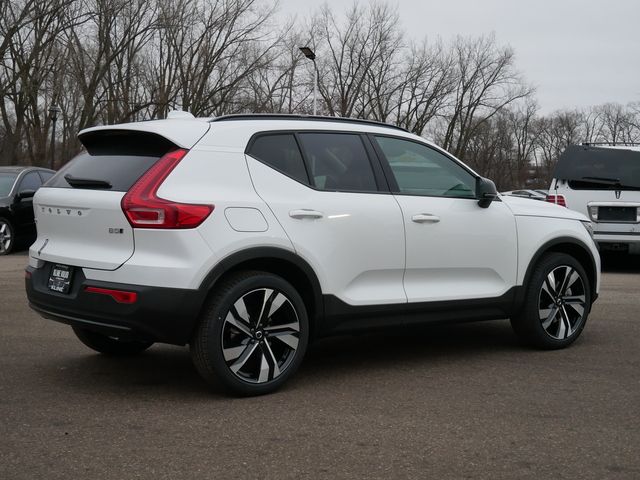 2025 Volvo XC40 Plus Dark Theme