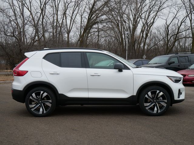 2025 Volvo XC40 Plus Dark Theme