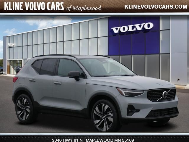 2025 Volvo XC40 Plus Dark Theme