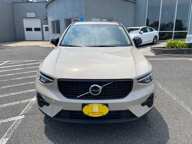 2025 Volvo XC40 Plus Dark Theme