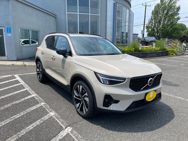 2025 Volvo XC40 Plus Dark Theme