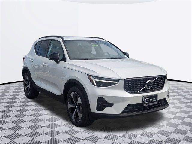 2025 Volvo XC40 Plus Dark Theme