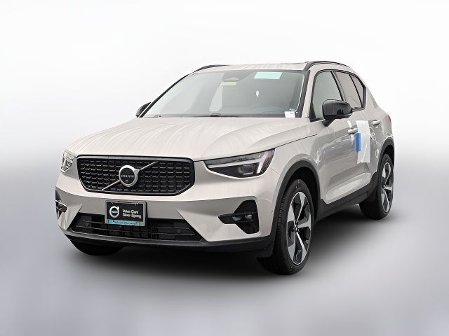 2025 Volvo XC40 Plus Dark Theme