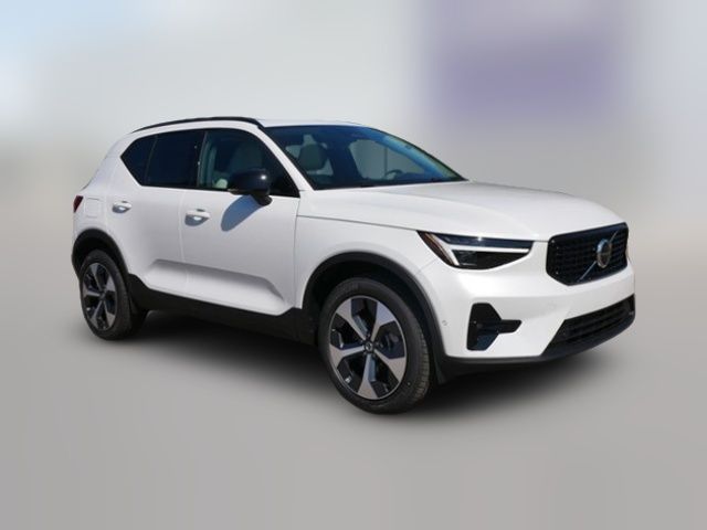 2025 Volvo XC40 Plus Dark Theme
