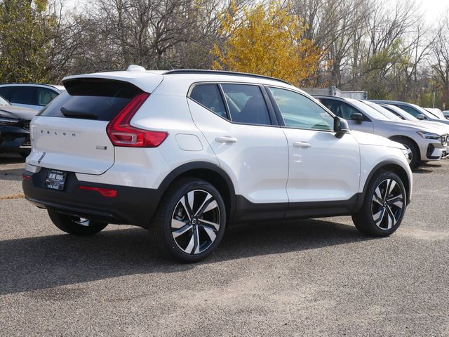 2025 Volvo XC40 Plus Dark Theme