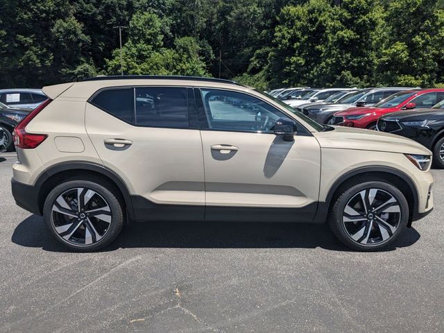 2025 Volvo XC40 Plus Dark Theme