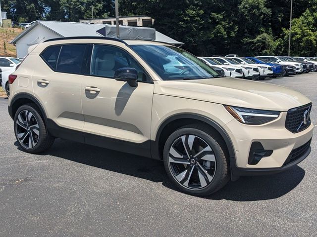 2025 Volvo XC40 Plus Dark Theme