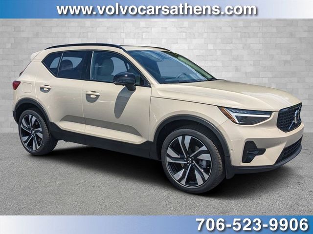 2025 Volvo XC40 Plus Dark Theme