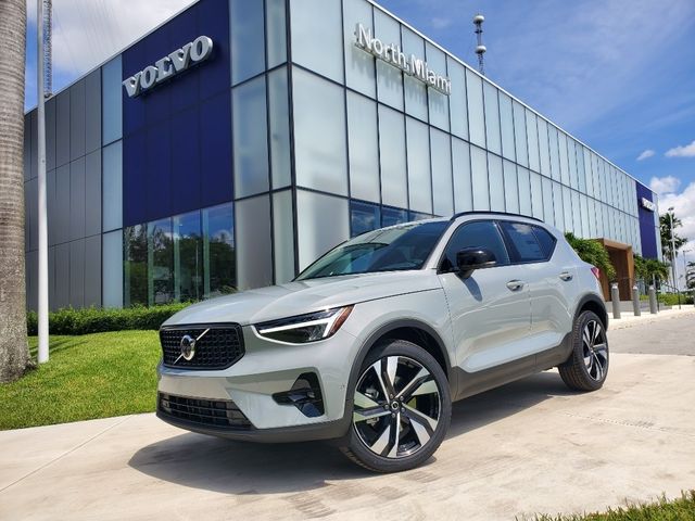 2025 Volvo XC40 Plus Dark Theme