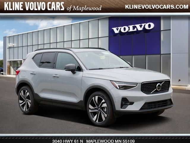 2025 Volvo XC40 Plus Dark Theme