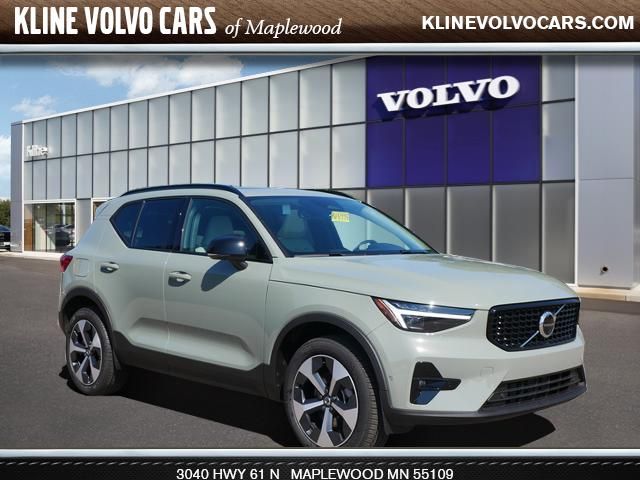 2025 Volvo XC40 Plus Dark Theme