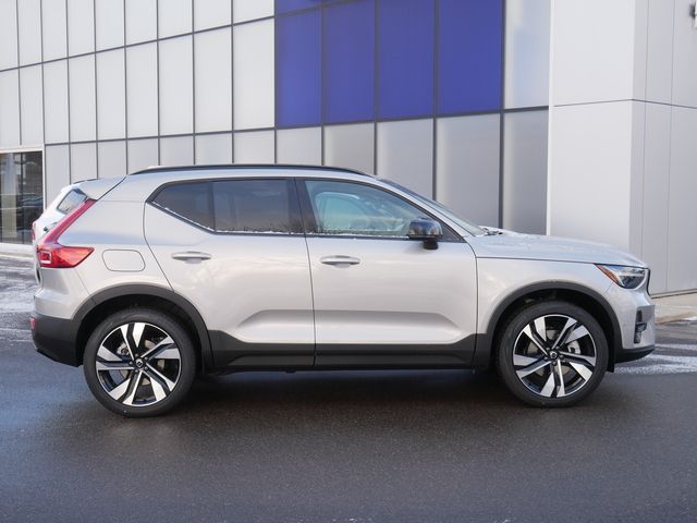 2025 Volvo XC40 Plus Dark Theme