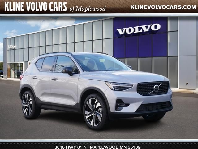 2025 Volvo XC40 Plus Dark Theme