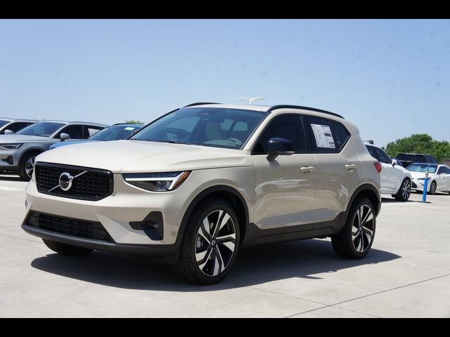 2025 Volvo XC40 Plus Dark Theme