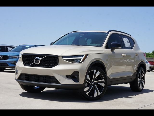 2025 Volvo XC40 Plus Dark Theme