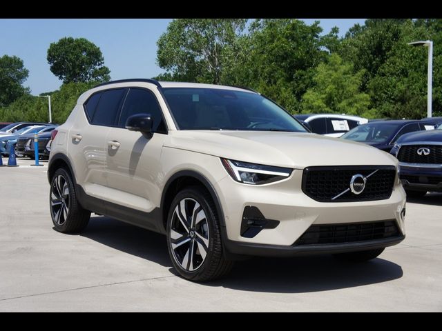 2025 Volvo XC40 Plus Dark Theme