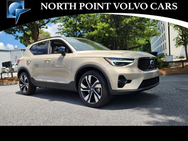 2025 Volvo XC40 Plus Dark Theme