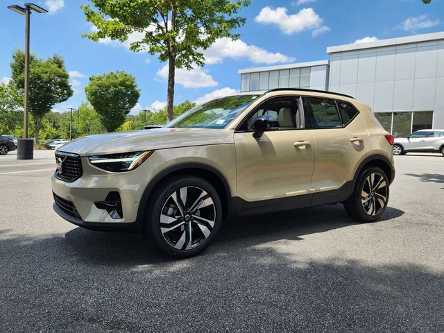 2025 Volvo XC40 Plus Dark Theme