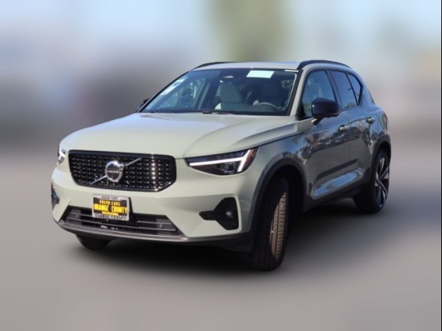 2025 Volvo XC40 Plus Dark Theme